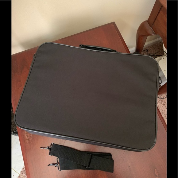 Tech Air 17” laptop briefcase - Picture 4 of 6